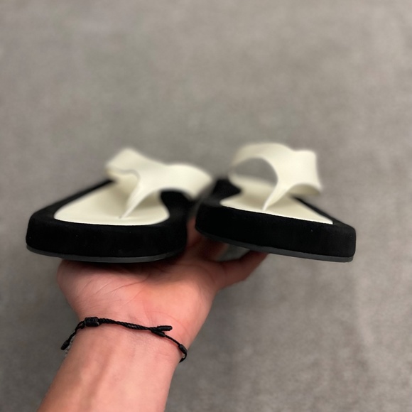 THE ROW Ginza two-tone leather and suede platform flip flops - Picture 11 of 12